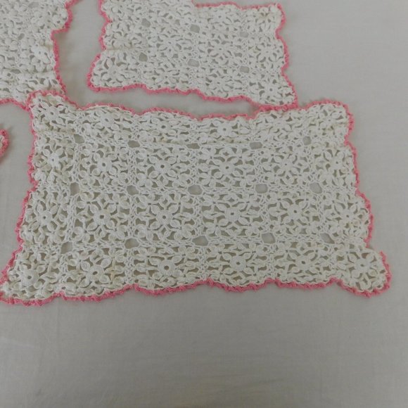 Crocheted Doilies Lot of 4 White Rectangles Pink Border Vtg Cottage Shabby Chic - Picture 2 of 10